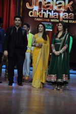 Kareena Kapoor, Madhuri Dixit, Karan Johar on the sets of Jhalak Dikhhla Jaa in Filmistan, Mumbai on 11th Sept 2012 (30).JPG